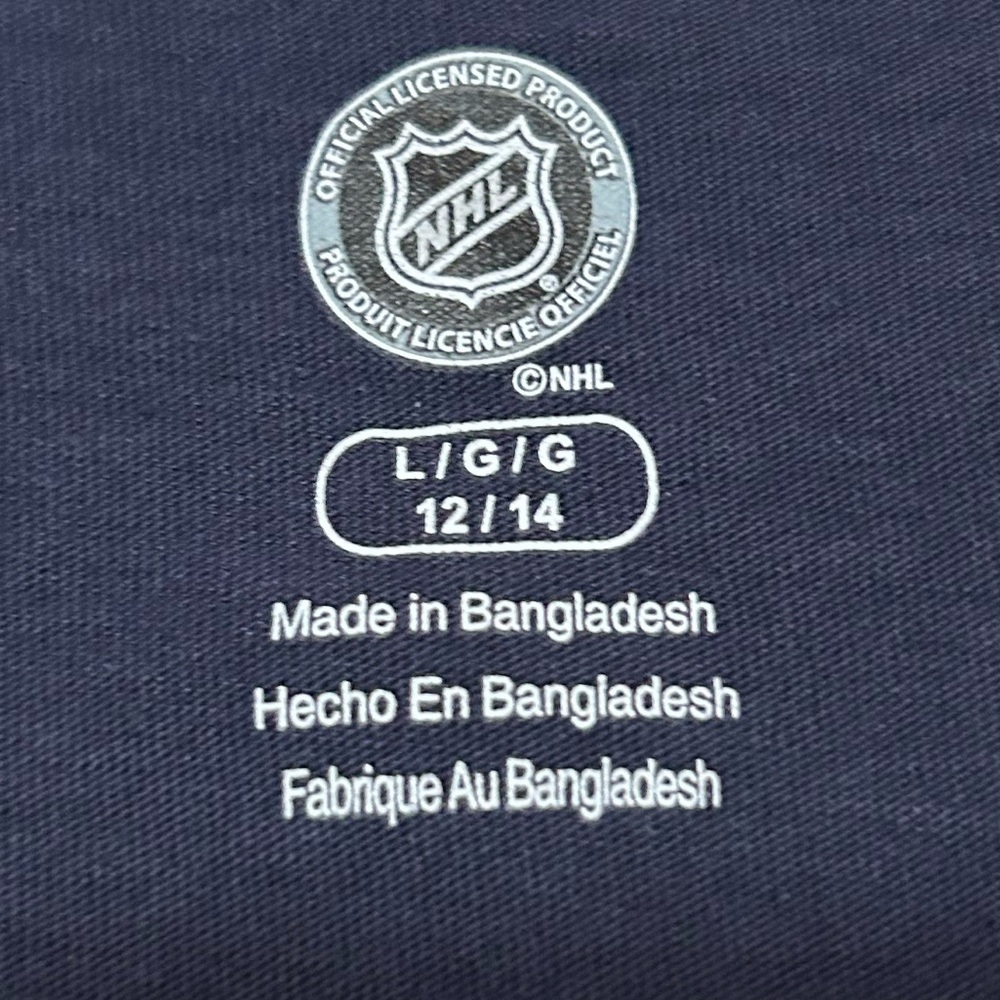 NHL Nashville Predators Womens Large 12/14 V-neck T-shirt B20 - Picture 2 of 3